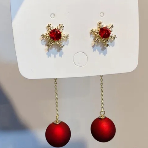 Jewelry - HP!! NWT Adorable Red & Gold Star & Dangling Ball Holiday Earrings!